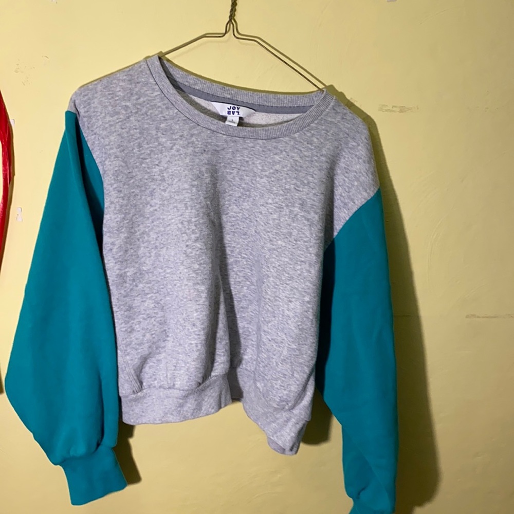 Cropped green and grey crew neck